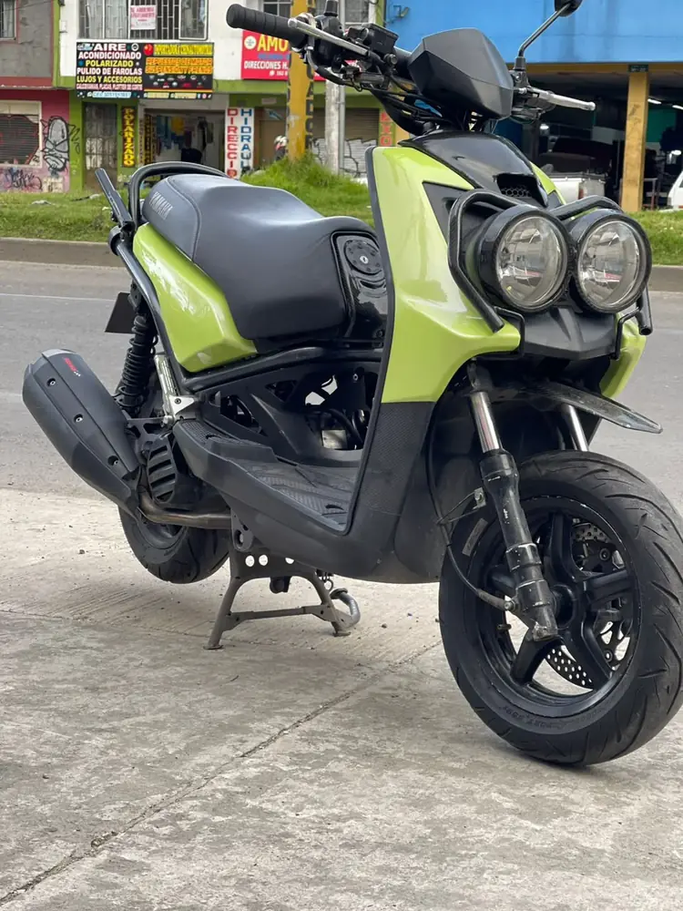 Scooter verde con carbono